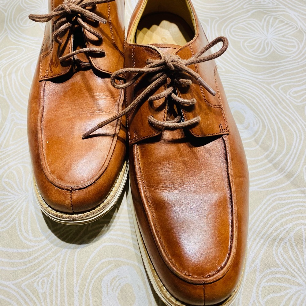 Cole Haan men’s brown lace up loafers